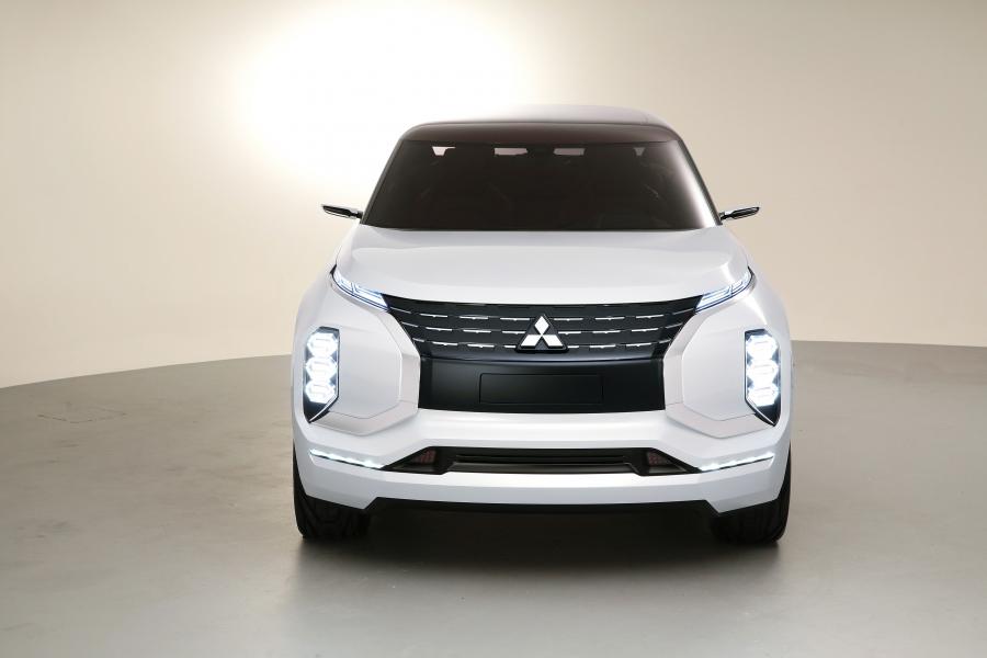  Mitsubishi GT-PHEV Concept 2016 года  (фото 5 из 30)